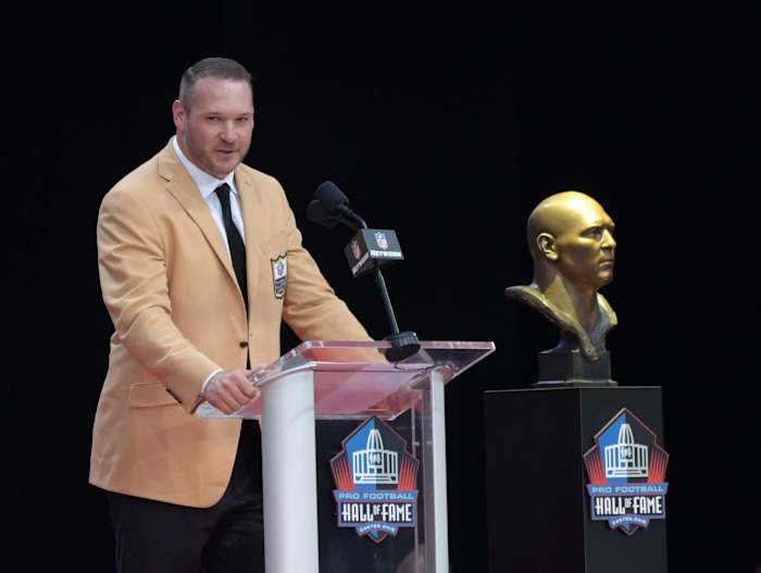 Brian Urlacher is the latest Bears linebacker to be immortalized in the Pro Football Hall of Fame.